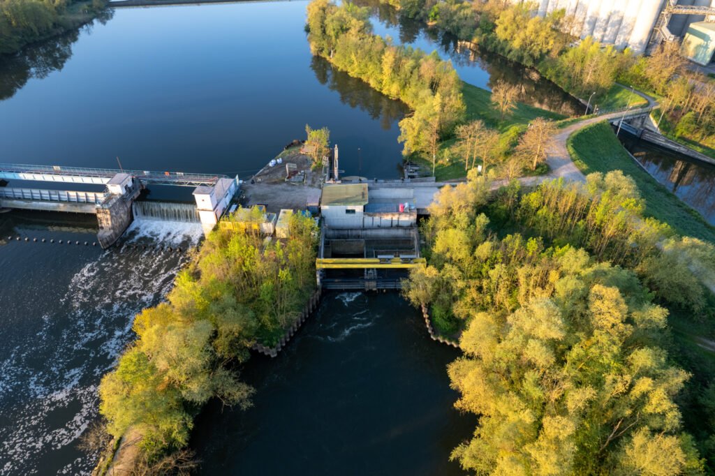 Les équipes de PAM viennent de conclure un partenariat stratégique de 10 ans avec Racine, producteur indépendant d’hydroélectricité, pour alimenter les sites PAM de Maidières (Technocentre), Foug et Toul.