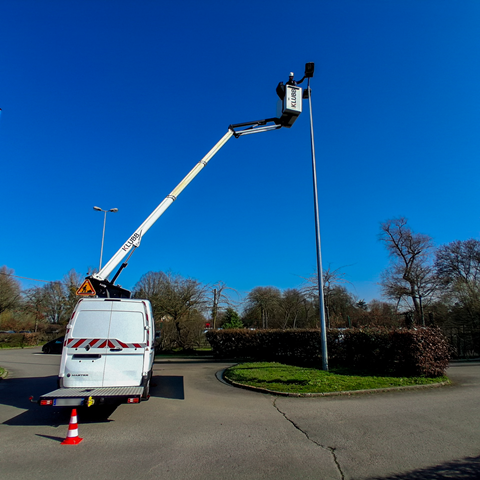 KLUBB étoffe sa gamme avec la nacelle KL17P sur fourgon