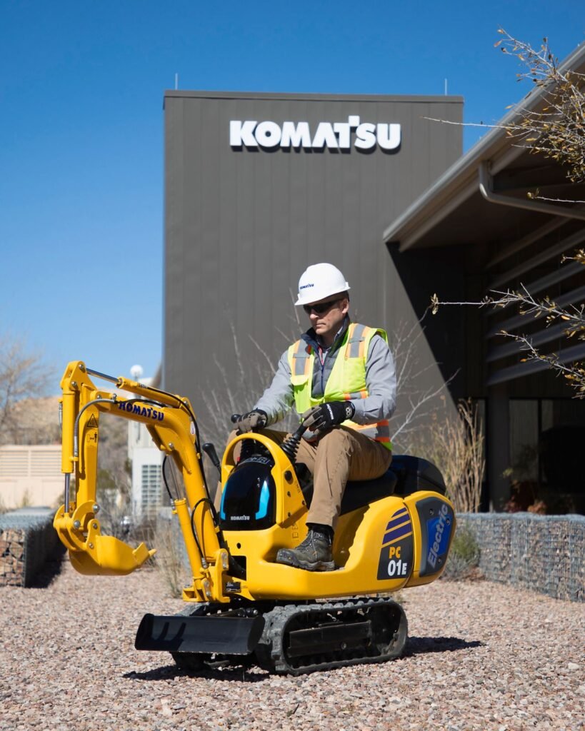 Mini-pelle : Komatsu teste ses modèles ultra-compacts en Europe