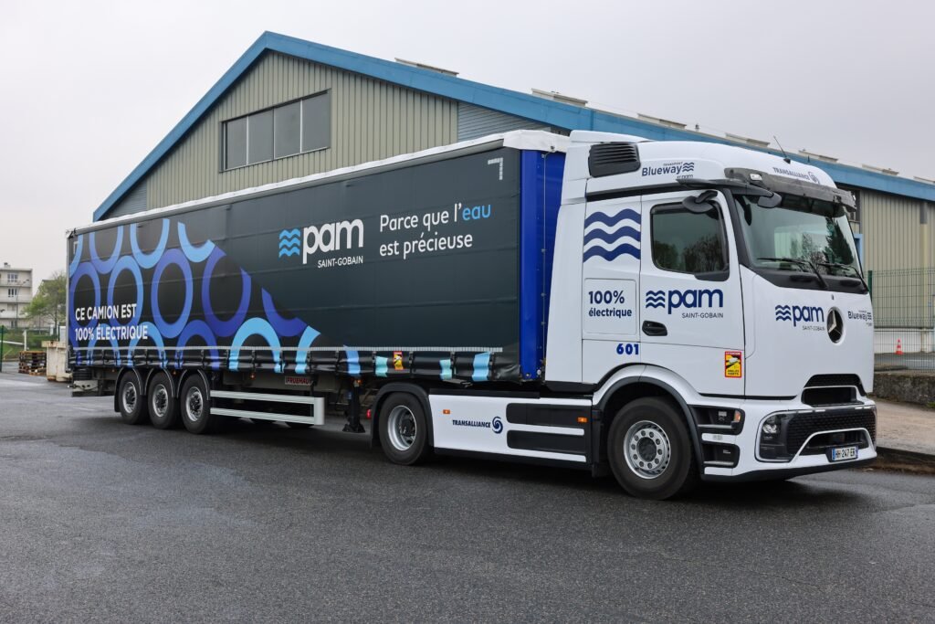 Saint-Gobain PAM a inauguré, en partenariat avec Transalliance, ses deux premiers camions 100 % électriques