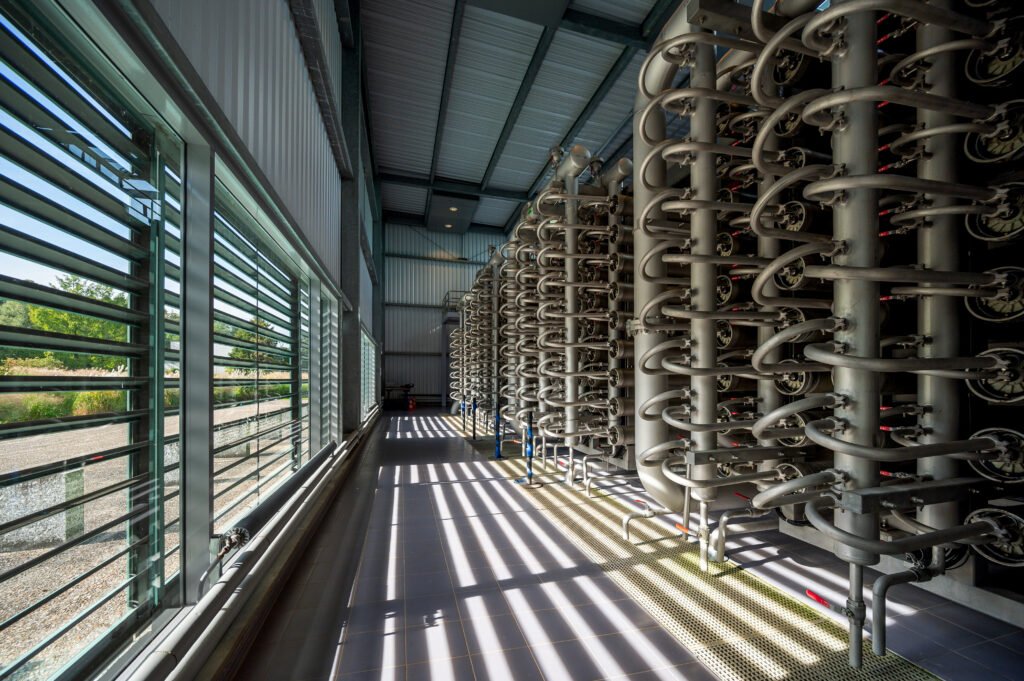Une filière membranaire haute performance va être installée dans les usines du SEDIF pour retirer les PFAS de l’eau. Montant de l’investissement : 1 milliard d’euros. Crédit : Nicolas Fagot / SEDIF