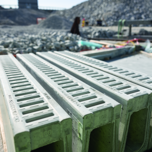 C'est sa structure monolithique en béton haute performance qui confère au caniveau de drainage BG-FILCOTEN® one urban une telle résistance. © BG-Graspointner