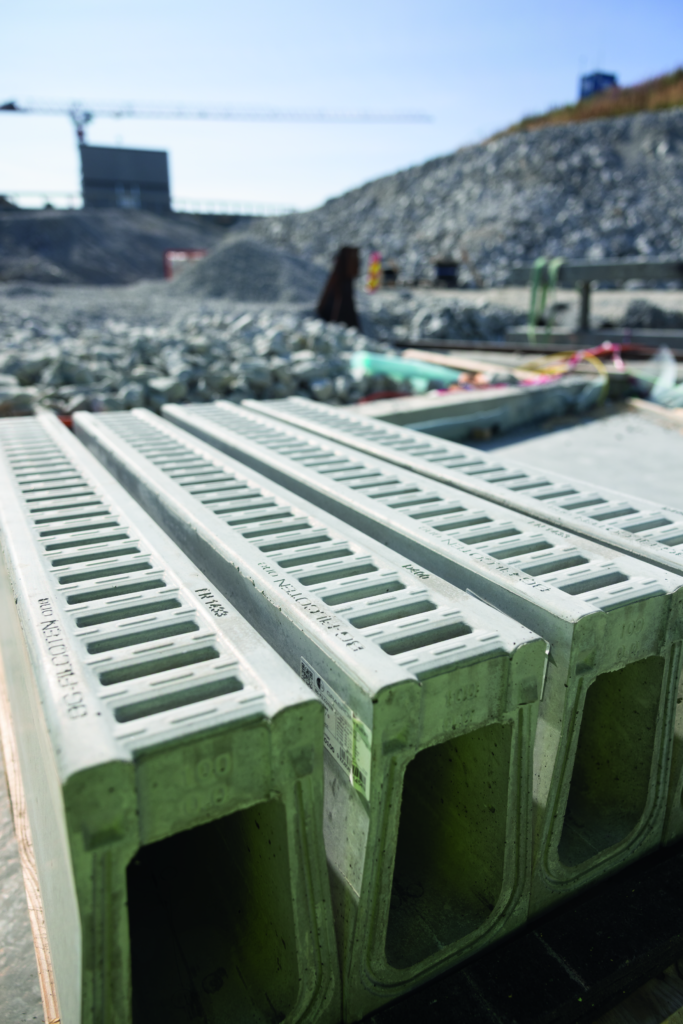 C'est sa structure monolithique en béton haute performance qui confère au caniveau de drainage BG-FILCOTEN® one urban une telle résistance. © BG-Graspointner