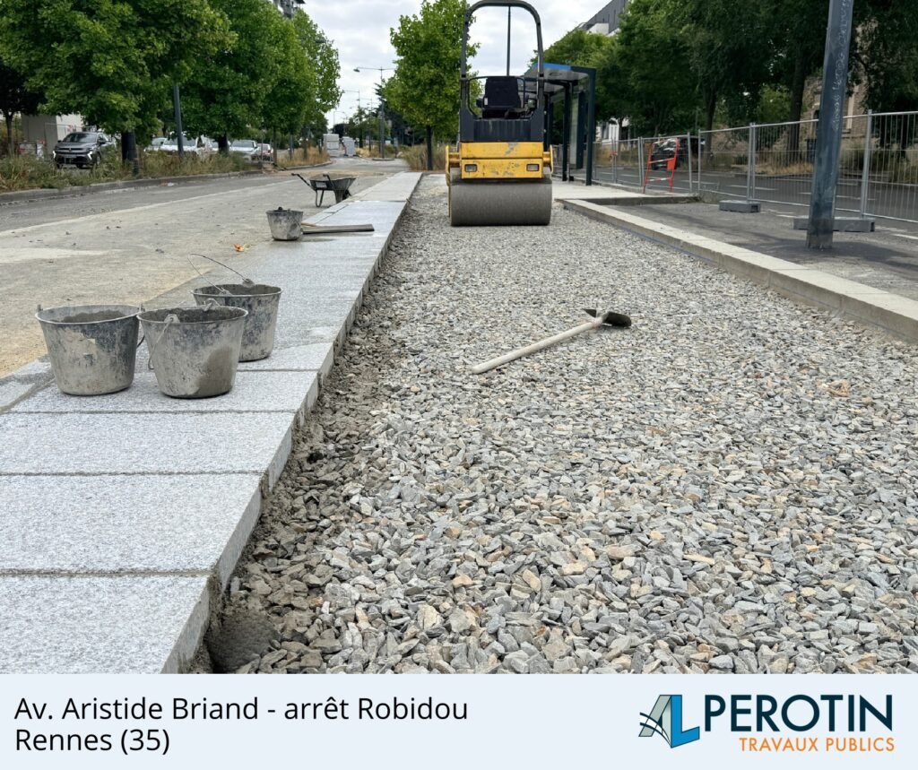 Trambus T2 à Rennes : des quais perméables et une chaussée renforcée